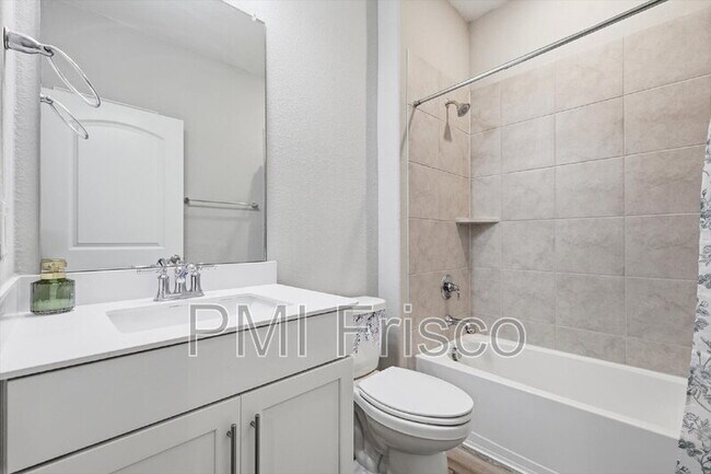 Building Photo - 817 Adelyn St
