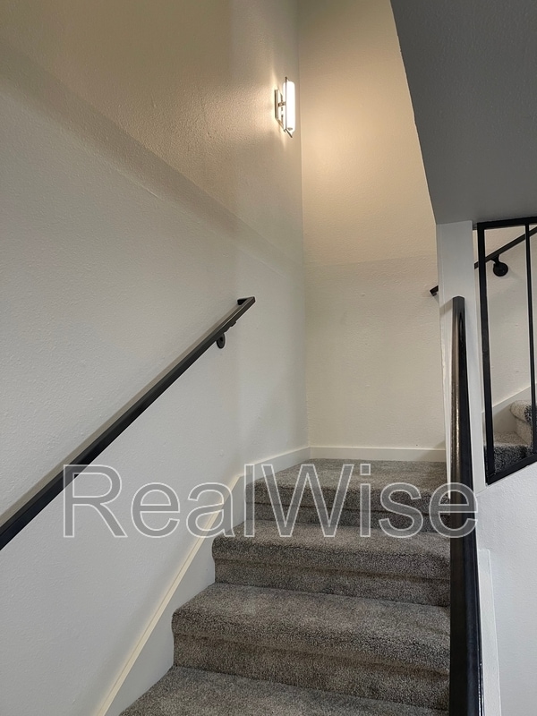 Building Photo - 4292 Meadowbrook Ct NE