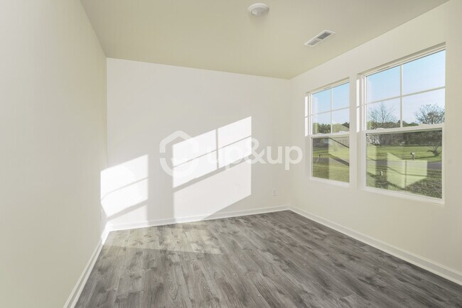 Building Photo - Fantastic 3bd/3ba home! Coming soon!