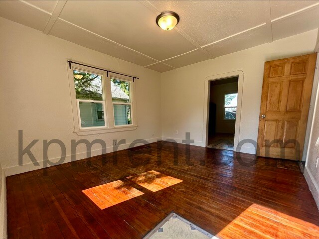 Building Photo - 1207 9th St NE