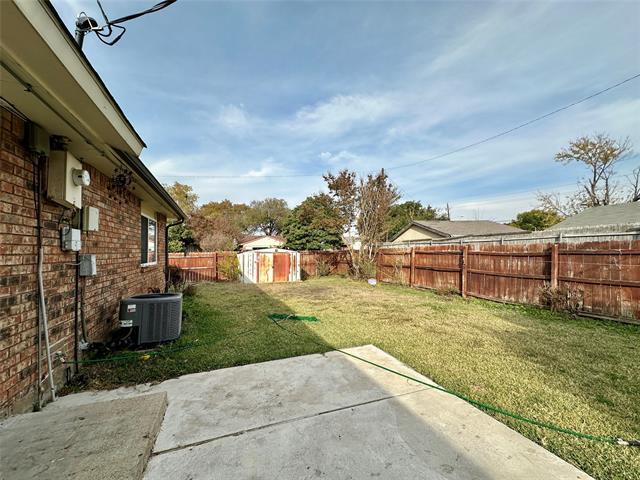 Building Photo - 570 Windsor Pl