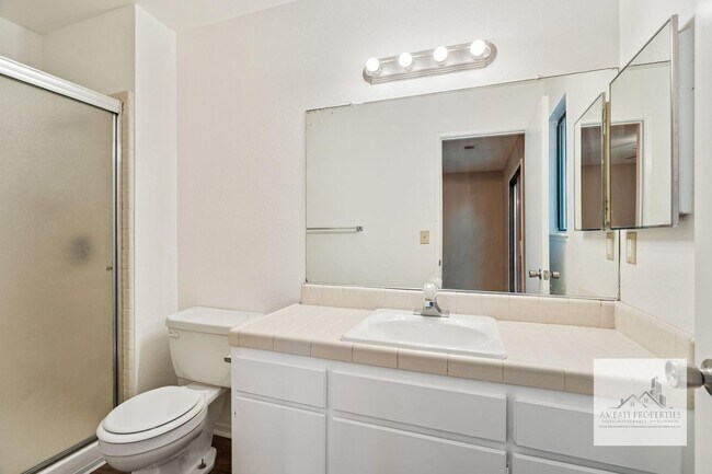 Building Photo - Four Bedroom Home In Clovis!