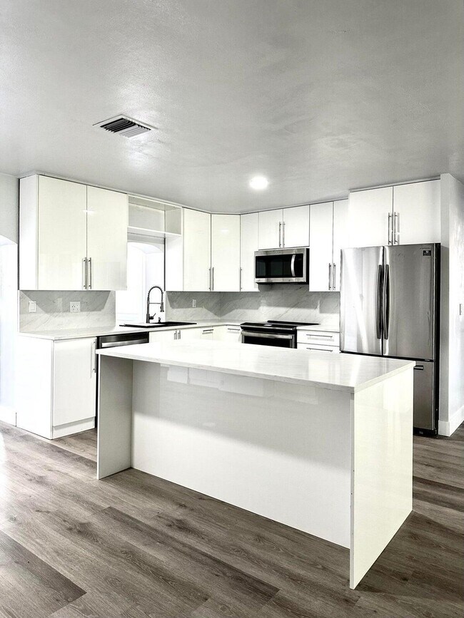 Building Photo - 1455 NE Silver Maple Way