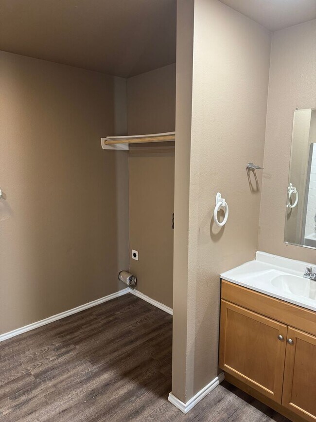 Building Photo - 529 45th St