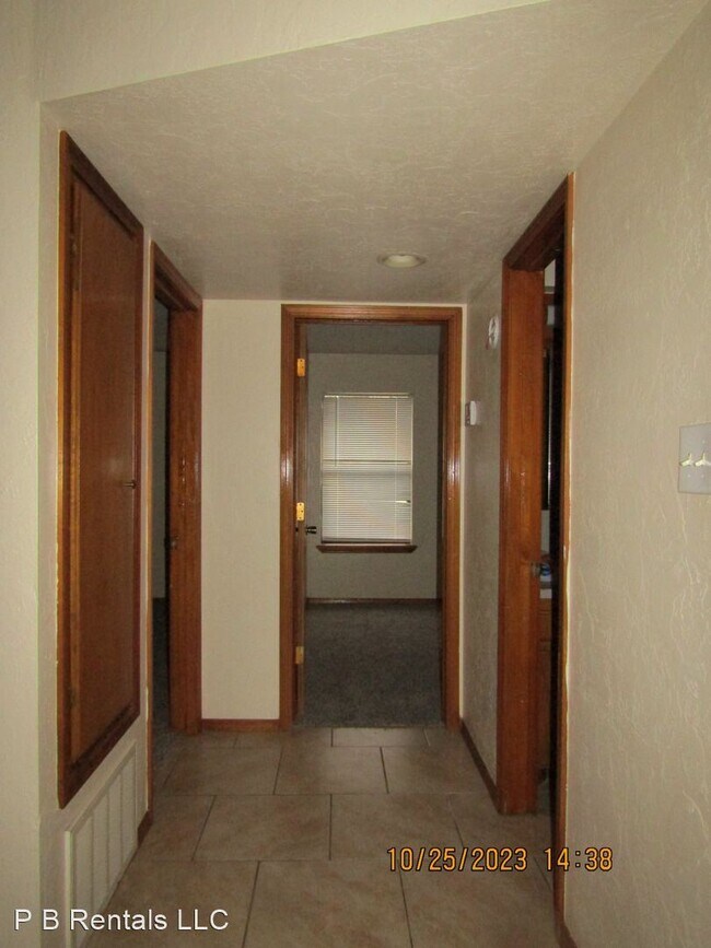 Building Photo - 2 br, 1 bath House - 401 NW 6th Street, Apt B