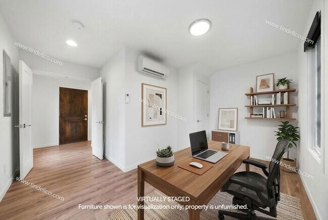 Building Photo - Sleek 3-Level Townhome in Hosford-Abernethy – Pet Friendly with W/S/G Included! Available Now!