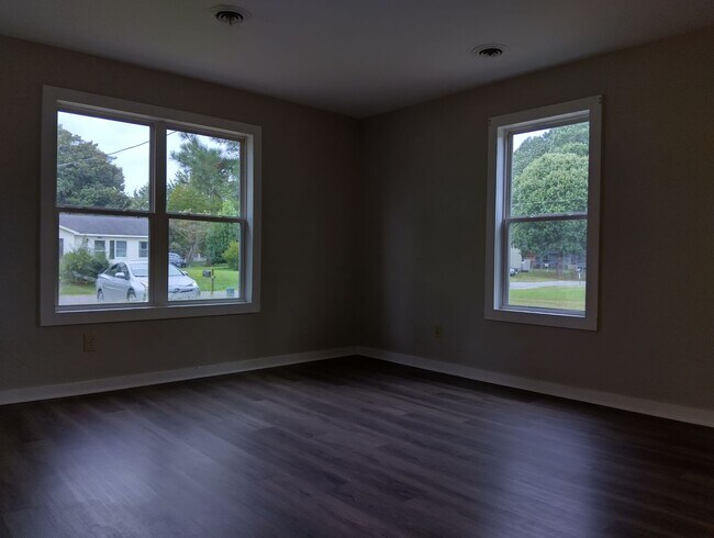 Building Photo - 7446 Bellehaven Dr
