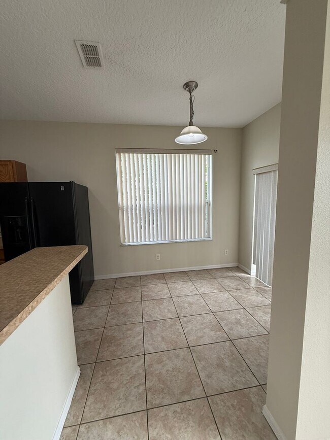Building Photo - Chickasaw Place 3 Bedroom +Office or 4th B...