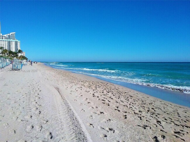 Building Photo - 401 Golden Isles Dr