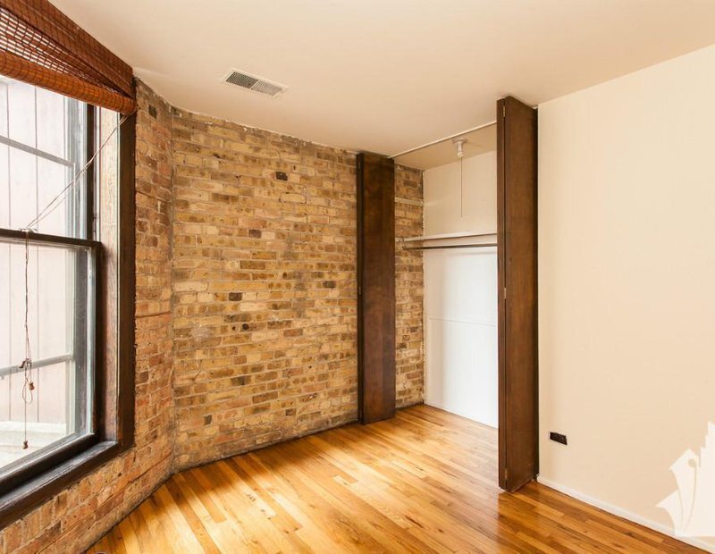 Building Photo - 606 W Surf St