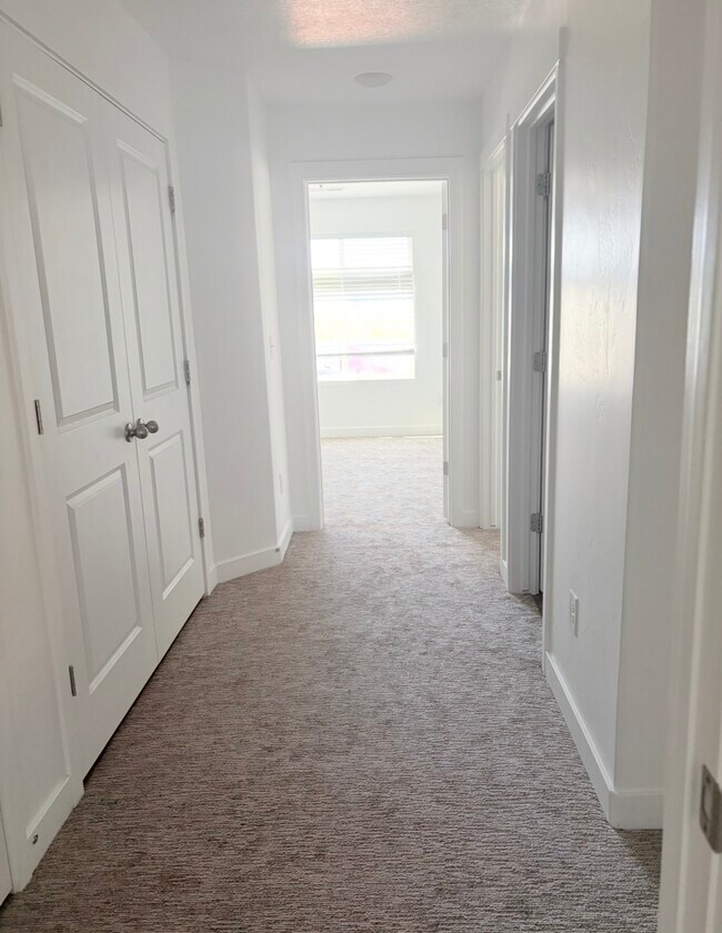 Building Photo - 3587 Grassland Dr