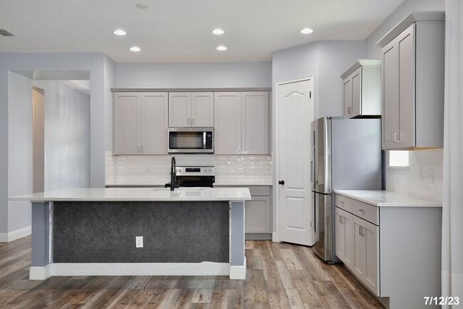 Building Photo - Gorgeous 3/2 Spacious Home with a Fenced Backyard and a Detached 2 Car Garage in the Desirable La...