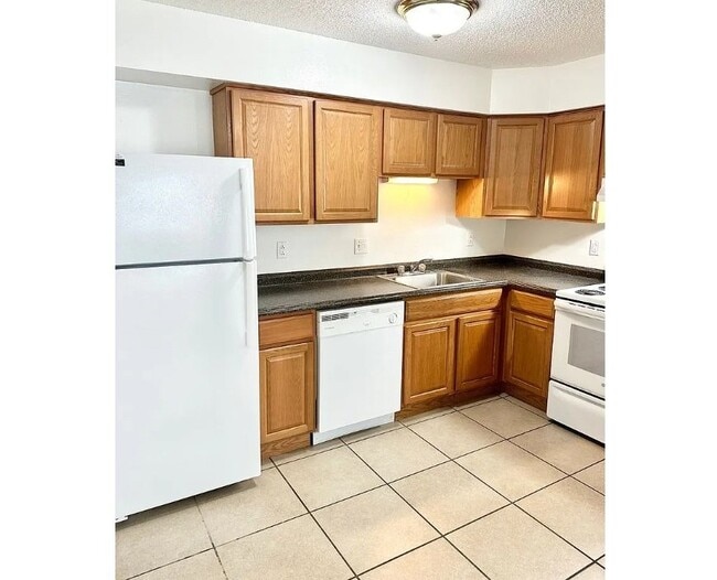 Building Photo - 902-905 N 14th St