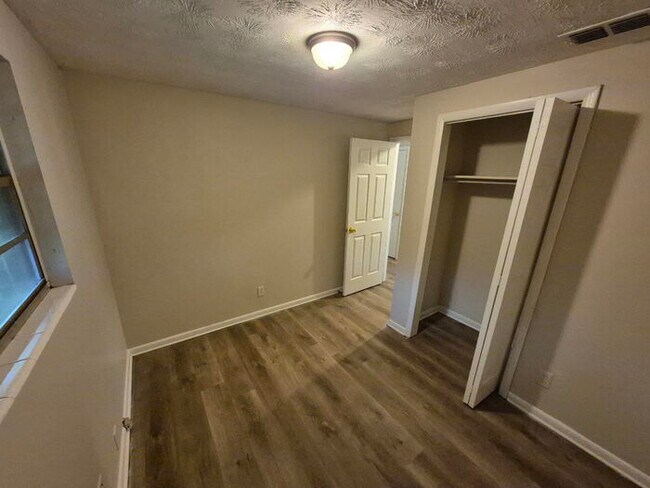 Building Photo - Charming 3 Bedroom Home With Covered Carport