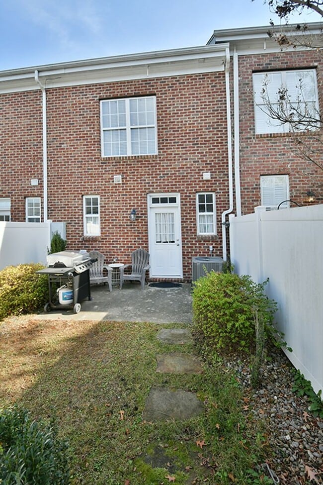 Building Photo - 8643 Beaver Creek Dr