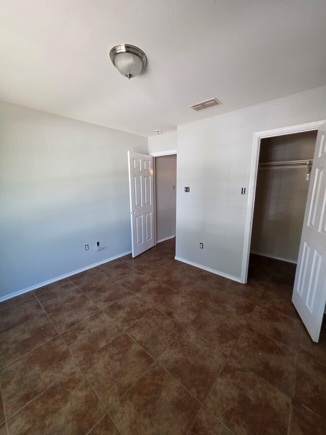 Building Photo - 613 Cuervo Dr