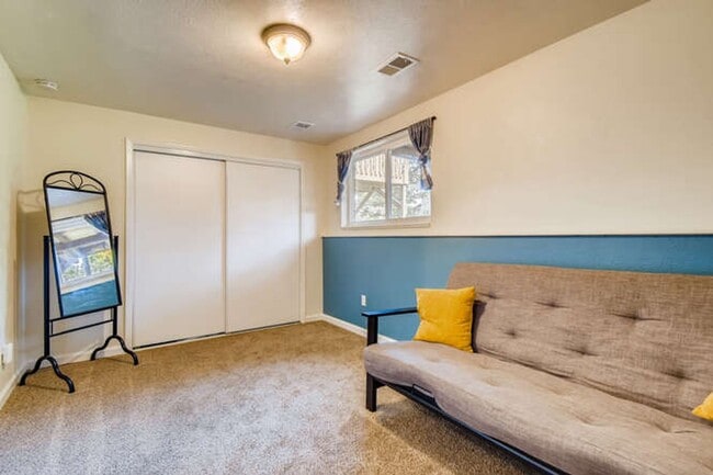 Building Photo - Great Lafayette Town Home! Great location ...