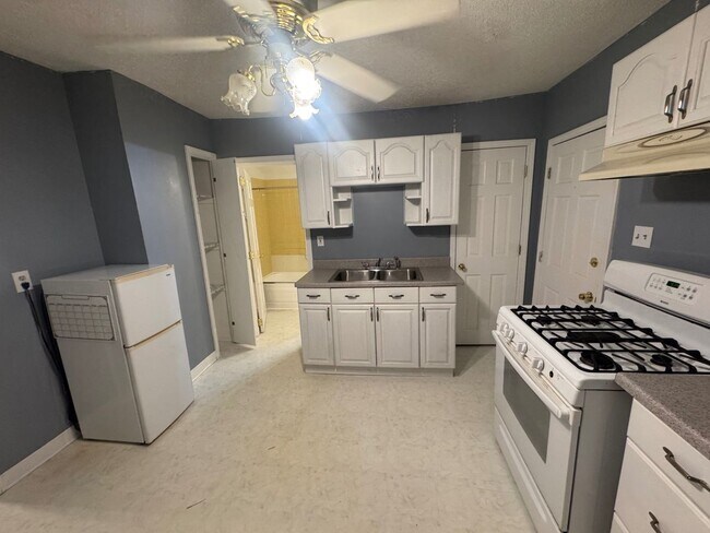 Building Photo - 7602 Wentworth Ave