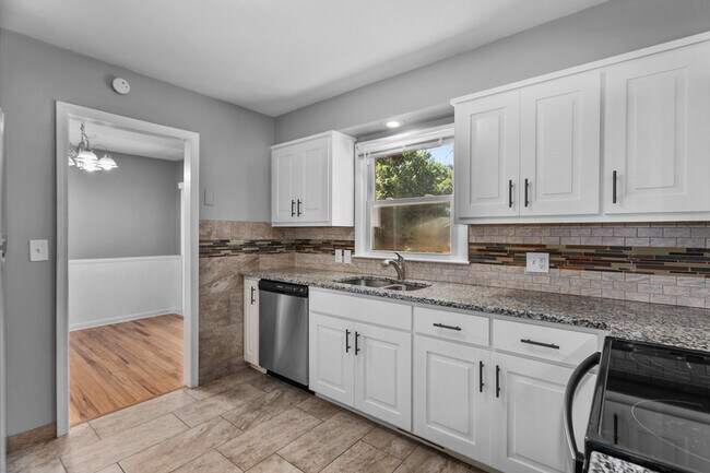 Building Photo - 711 SW 7 St