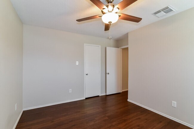 Building Photo - 4786 Wind Trace Dr