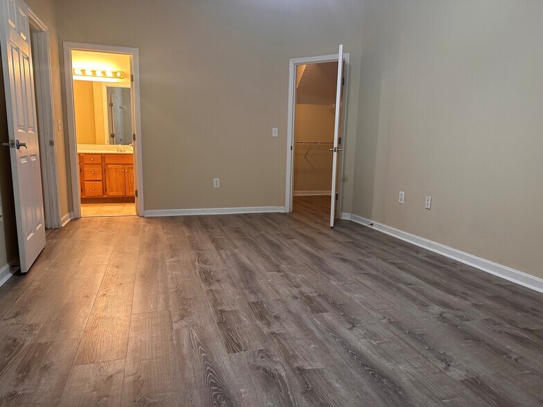 Building Photo - 7545 Mansion Cir