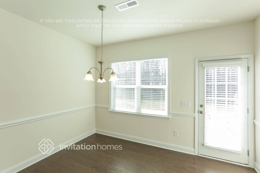Building Photo - 11350 Cedarvale Farm Pkwy