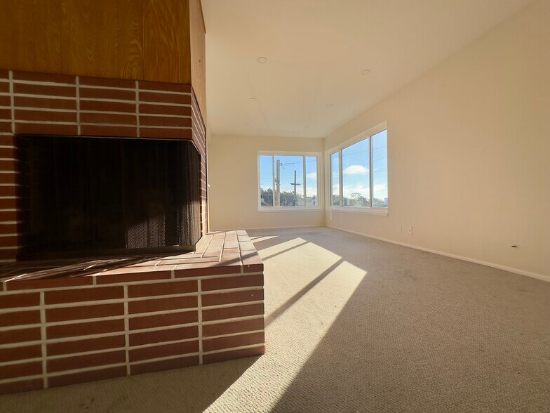 Building Photo - 2598 24th Ave