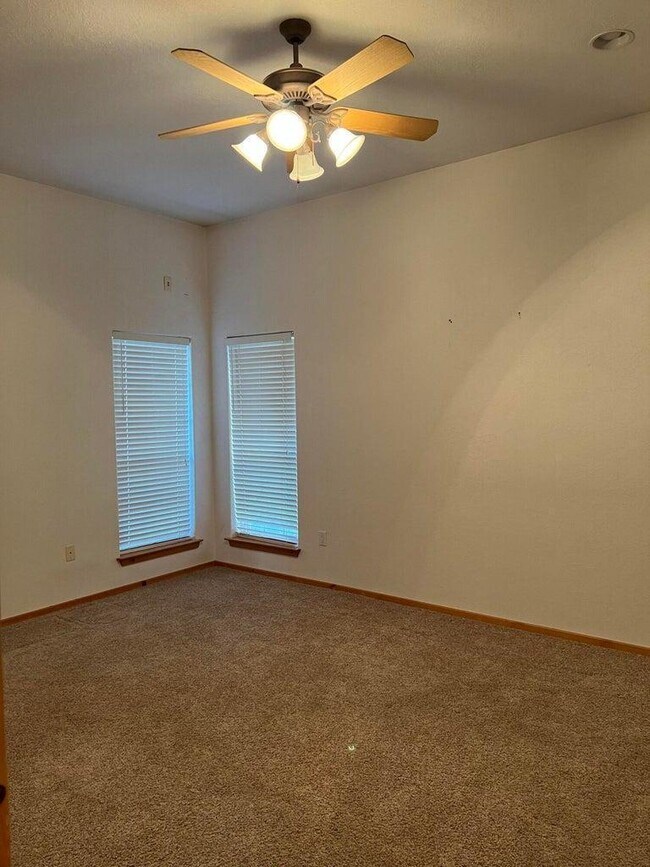 Building Photo - 16 Vista Encantada Dr