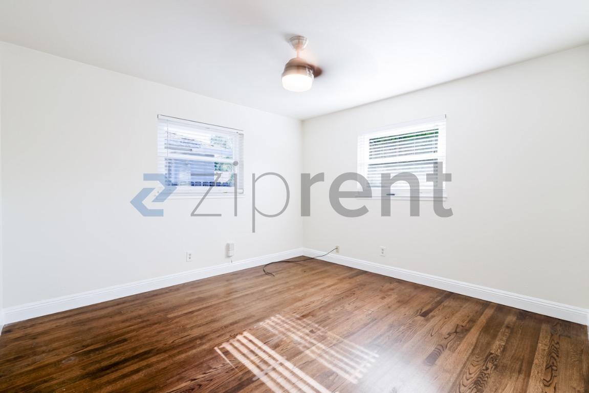 Building Photo - Unit 1