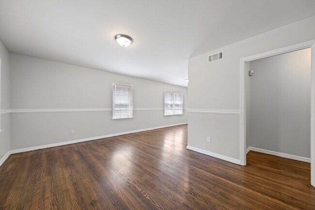 Building Photo - 3843 Blue Jay Rd