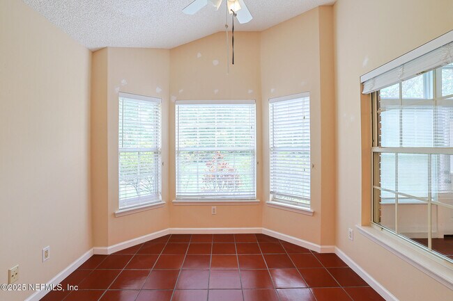 Building Photo - 1561 Stonebriar Rd