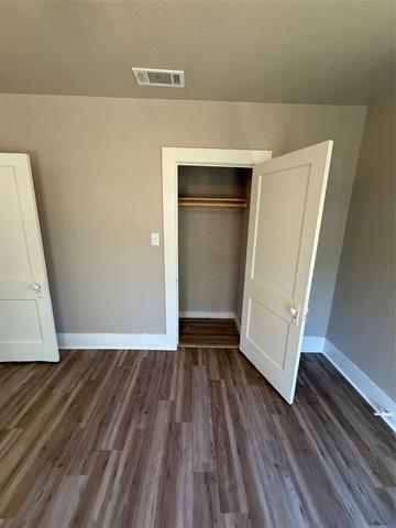 Building Photo - 705 E 9th St