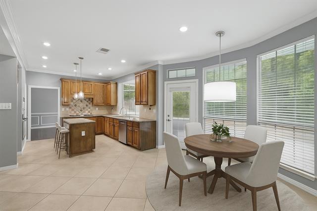 Building Photo - 4204 Crescent Dr