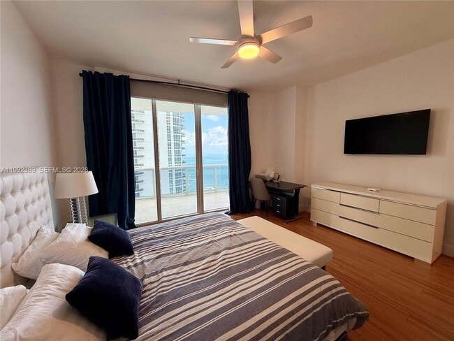 Building Photo - 15901 Collins Ave