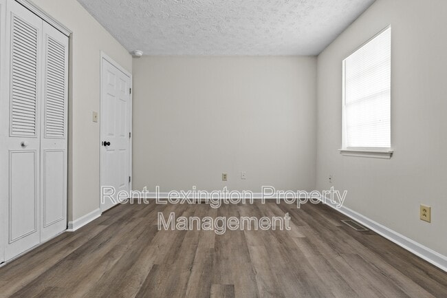 Building Photo - 3609 Sundart Dr