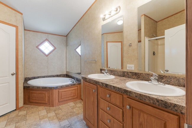 Building Photo - 202 Wild Flower Dr