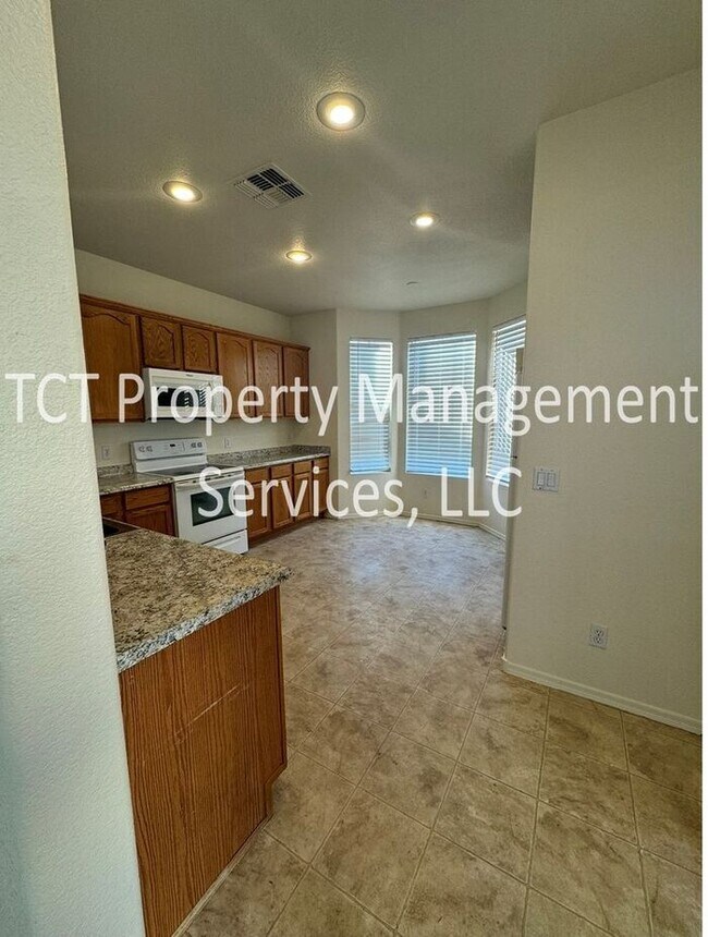 Building Photo - Cozy Three Bedroom House in Gated Mesa Community