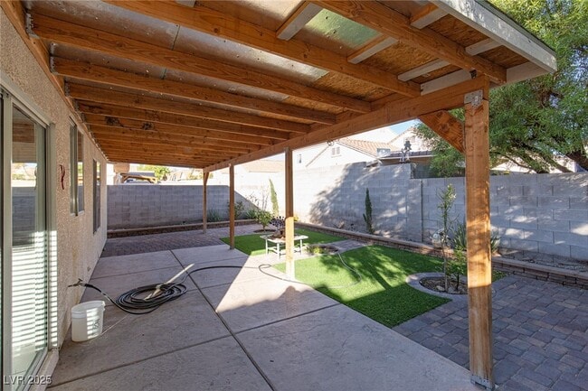 Building Photo - 8564 Shady Pines Dr