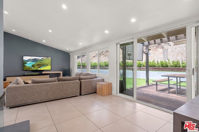 Building Photo - 20159 Hatteras St