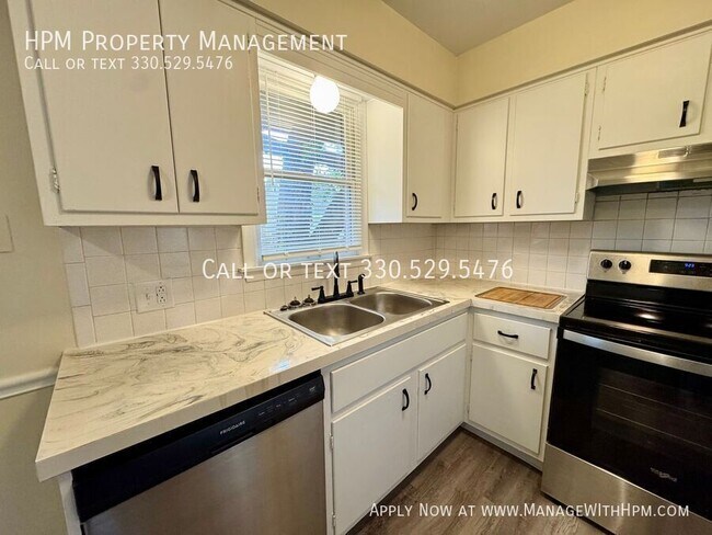 Building Photo - 3741 Woodford Ave NW