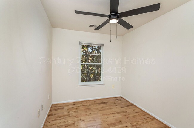 Building Photo - 4035 Cressida Pl