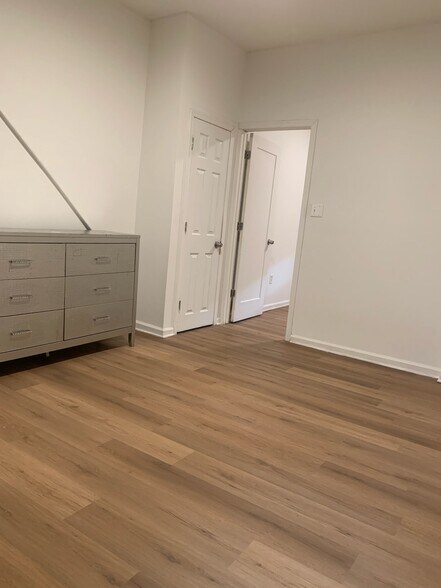 Building Photo - 867 N 50th St