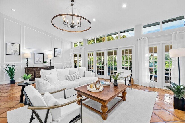 Building Photo - 18 Bristol Ln