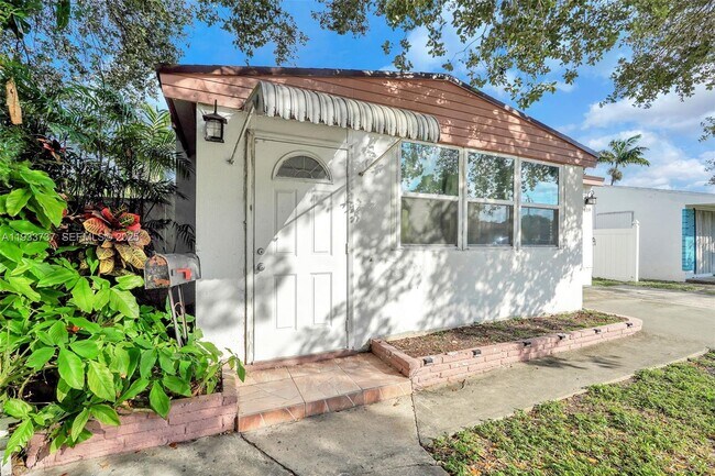 Building Photo - 2419 Coolidge St