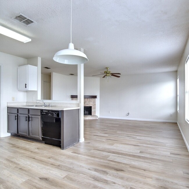 Building Photo - 8751 Gray Fox Ct