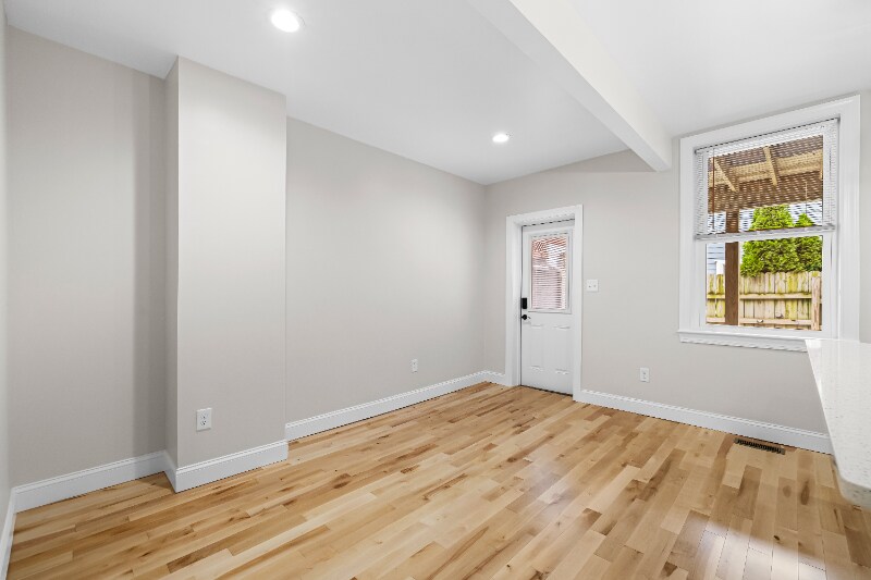 Building Photo - 1439 Haubert St