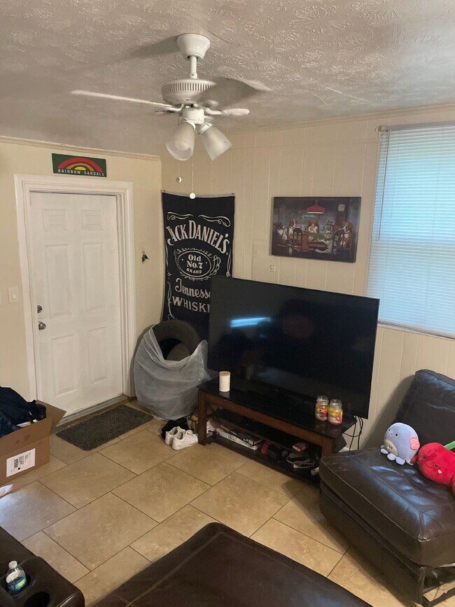 Building Photo - Great 1 bedroom near FSU