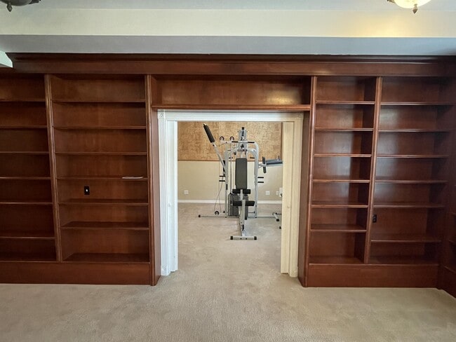 Building Photo - 561 Rocky Knoll Ln