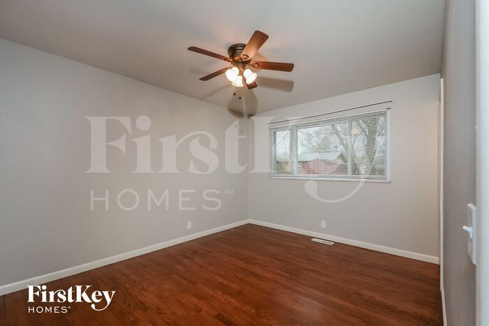 Building Photo - 2415 Cambridge Dr