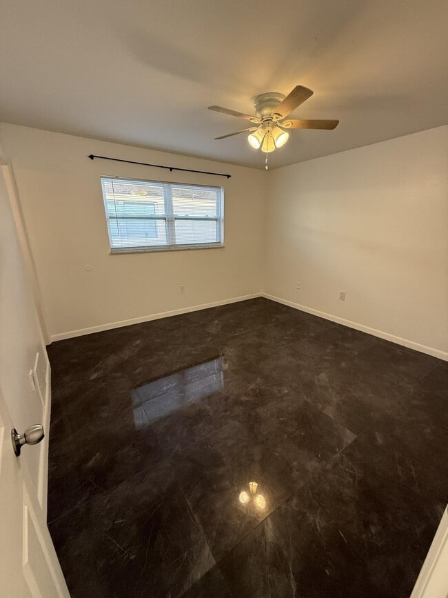 Building Photo - 650 SW 2nd Ave